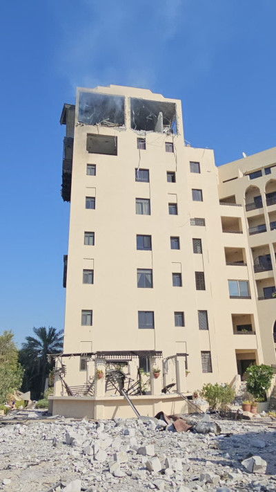 בניין מגורים בבחריין שנפגע בתקיפה האיראנית 