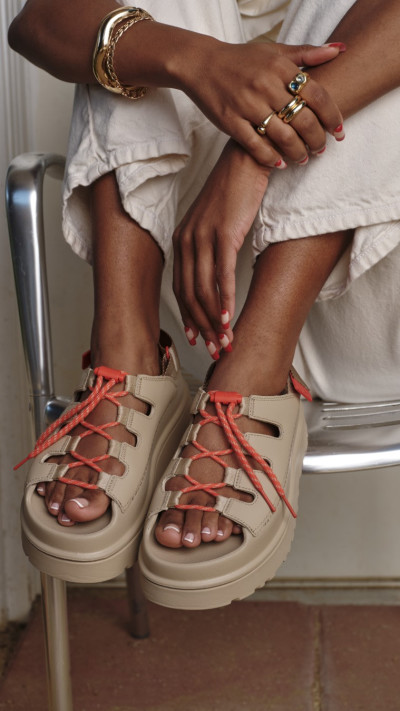 UGG לרשת אוריגינלס: דגם GoldenGlow Toggl