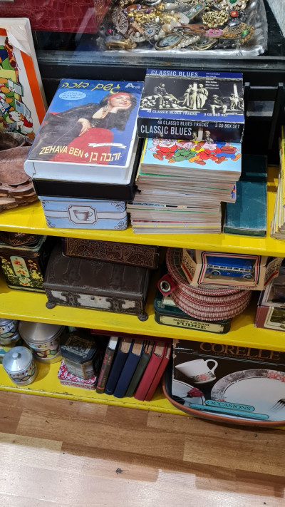 ''רטרו וינטג'' ברחובות