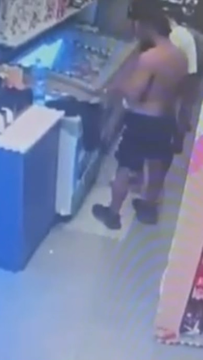 אלדר דיין בחנות הנוחות
