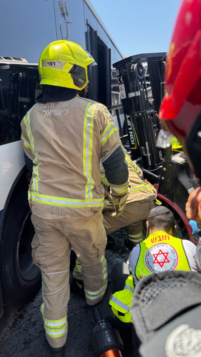 צוותי כב''ה ומד''א בזירת התאונה