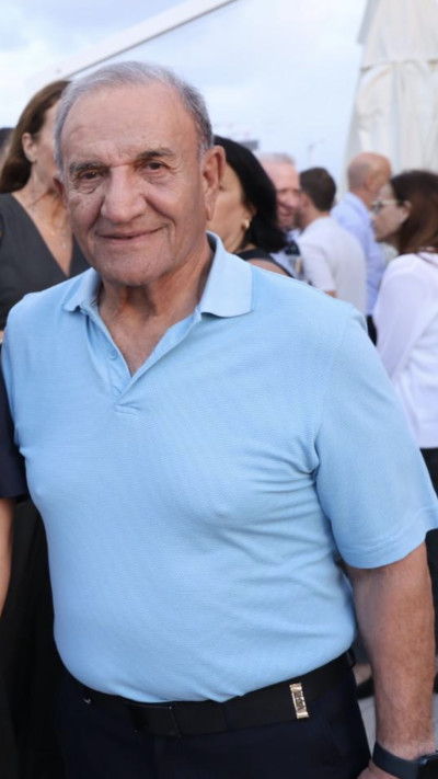 צדיק בינו (צילום: עזרא לוי)