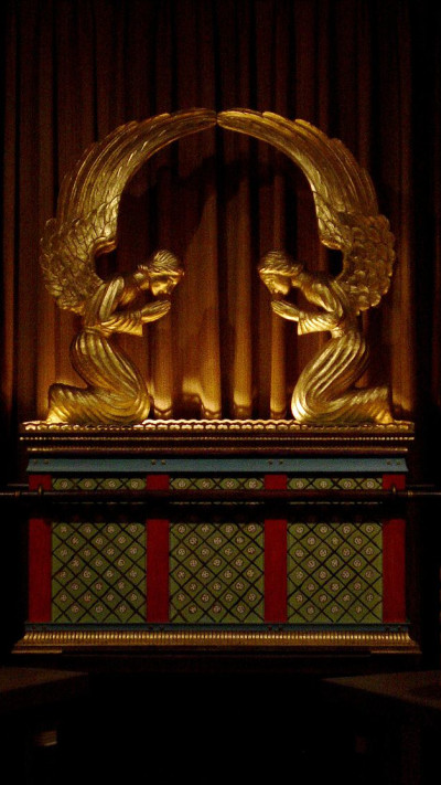 רפליקה של ארון הברית בבית המקדש