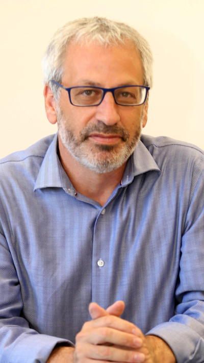 ואילו בני דרייפוס, מנכ''ל מפעל הפיס