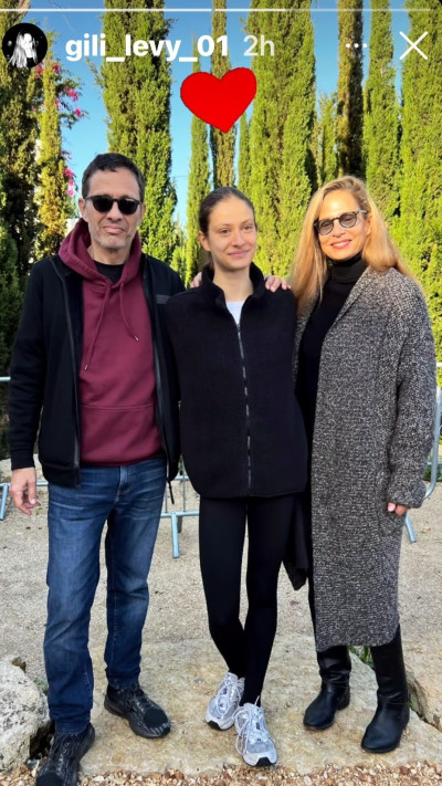 ארז טל ואשתו גילי מלווים את בתם יעל ללשכת הגיוס (צילום: צילום מסך אינסטגרם)