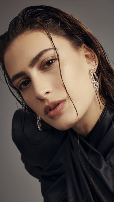 גל גברעם על שער מגזין ״Moevir״