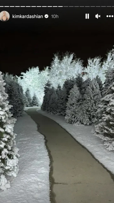 כיסתה את כל החצר שלג. קים קרדשיאן (צילום: צילום מסך אינסטגרם)