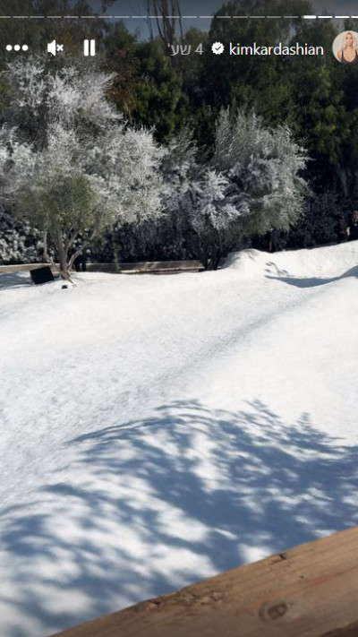 כיסתה את כל החצר שלג. קים קרדשיאן (צילום: צילום מסך אינסטגרם)
