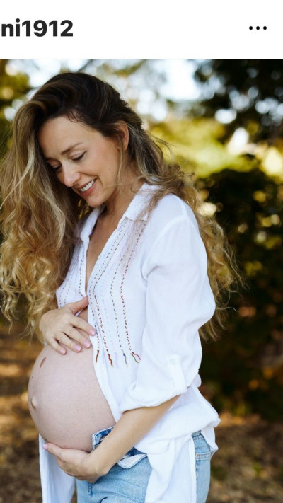 רוני לוי מכריזה על הריון (צילום: רחל פרידמן)