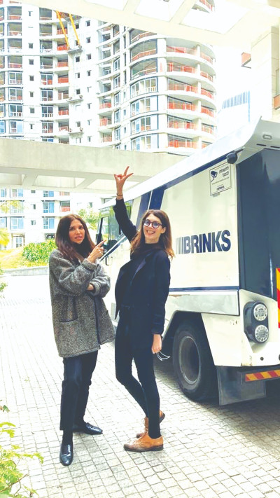 משמאל עדי הדר וענבל בוסיבא  (צילום: עדי אלעד)