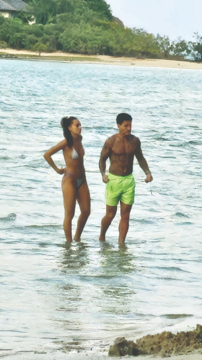 עדן פינס ומתיאס נורמן בתאילנד  (צילום: שלומית שתיוי)