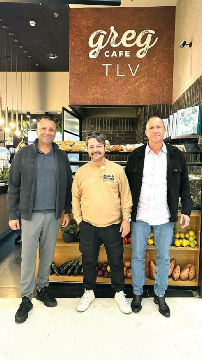 גלעד אלמוג, ניר אדרי, יאיר מלכה (צילום: אסף לוי)