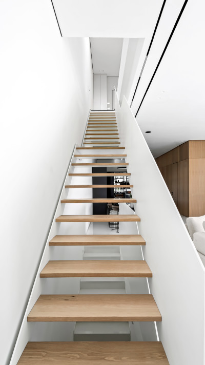 איך בוחרים נכון מדרגות עץ לבית ולעסק (צילום: שרון מעקות)