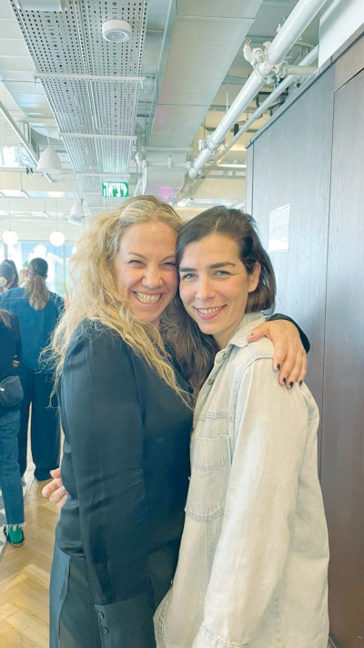 אבישג שאר ישוב וקרין לאופר דיין בהשקת KARINA החדשה בקריית אונו (צילום: יח''צ)