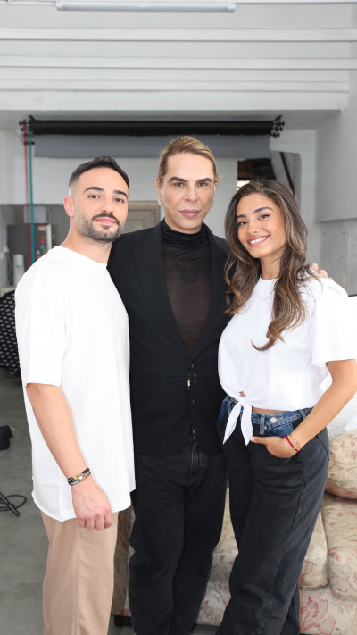 שחר חיון ואחיה יחד עם מיקי בוגנים בקמפיין החדש של MB (צילום: אור גפן)