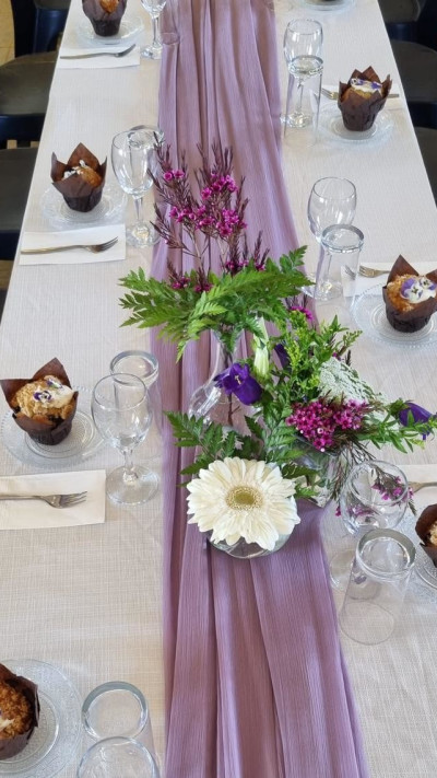 עריכת שולחן לחג הפסח (צילום: יחצ)