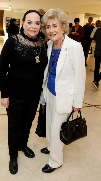 מרים זהר וגילה אלמגור  (צילום: איציק בירן)