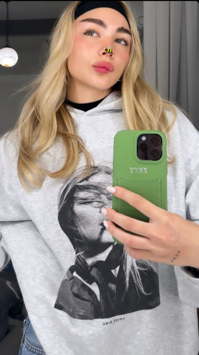 מאיה קיי עם כיסוי של ByAngler (צילום: אינסטגרם)