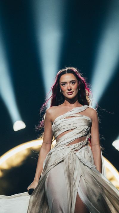 יפגשו על הבמה. עדן גולן (צילום: באדיבות כאן, תאגיד השידור הישראלי ואיגוד השידור האירופי (EBU))