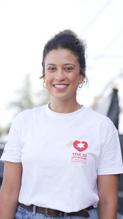 שיר גולדשטיין, מנהלת חמ''ל ''לב אחד'', משיאת משואת הנתינה