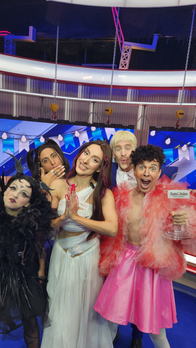 עדן גולן ומתמודדי האירוויזיון, הערב בארץ נהדרת (צילום: באדיבות קשת 12)