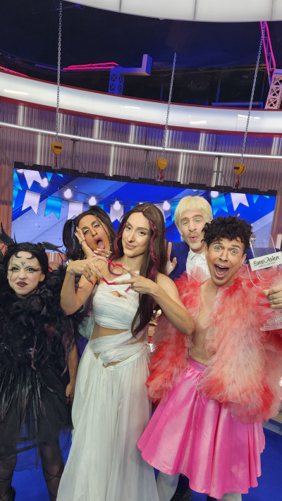 עדן גולן ומתמודדי האירוויזיון, הערב בארץ נהדרת (צילום: באדיבות קשת 12)