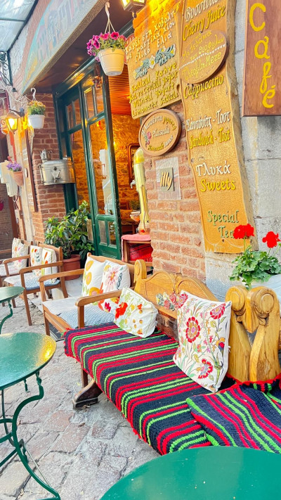 לסבוב. סמטאות ציוריות וטברנות