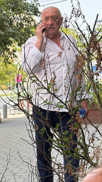 מיכאל צ'רנוי בסמוך לפנטהאוז שהעמיד למכירה  (צילום: פרטי)