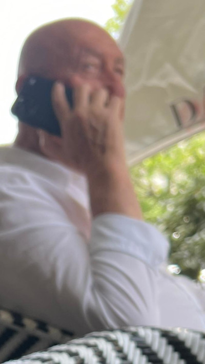 מיכאל צ'רנוי בסמוך לפנטהאוז שהעמיד למכירה  (צילום: פרטי)