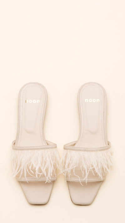 סנדלים מהמותג noon (צילום: איליה מלינקוב)