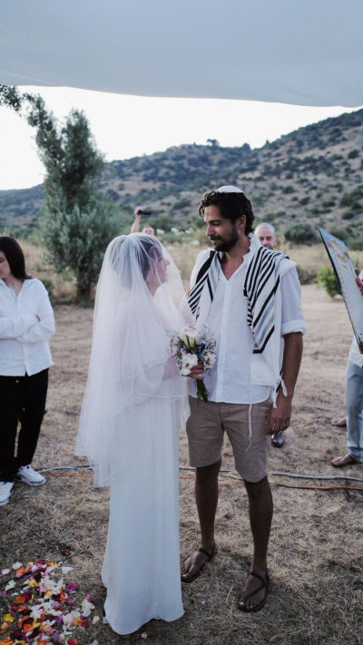 שי המבר ובן זוגה נדב סיון מתחתנים (צילום: בן קלמר)