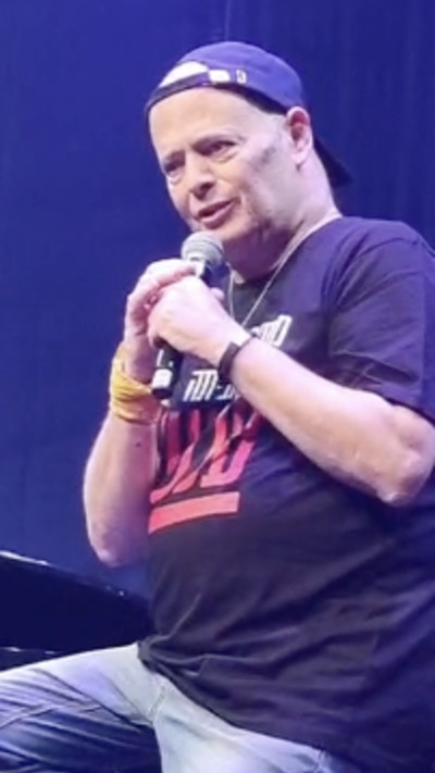 אדם בהופעה נדירה (צילום: בלוג יובל אראל)