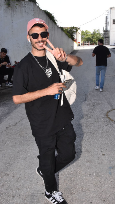 אבי אבורומי בדרכו לצילומי רוקדים עם כוכבים (צילום: צ'ינו)