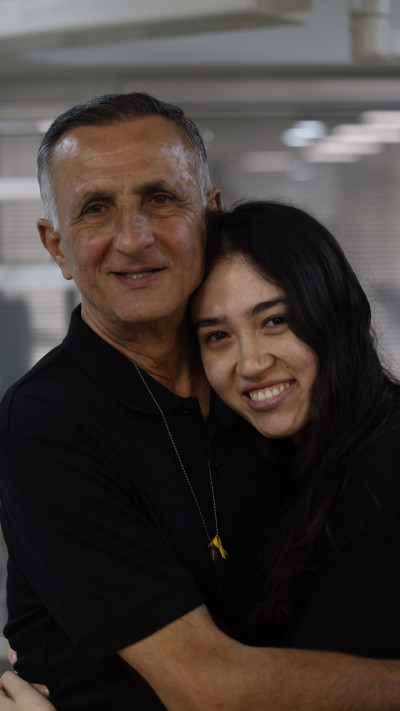 נועה ארגמני עם אביה