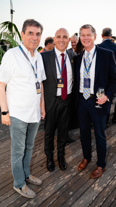 פיטר ת'ורן, אלון חן, גבי ברבש (צילום: ערן בארי)