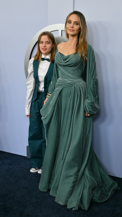 אנג'לינה ג'ולי ובתה וויויאן