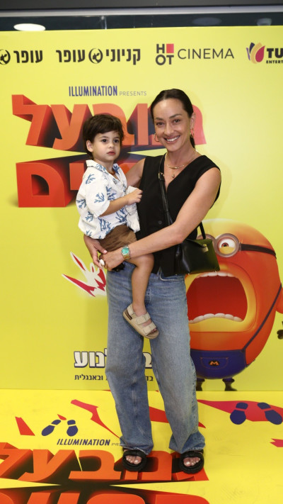 אנה ארונוב ובנה אדם (צילום: אסף לב)