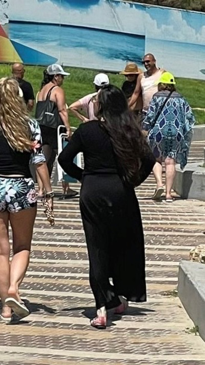 טלי גוטליב מבלה בים  (צילום: פרטי)