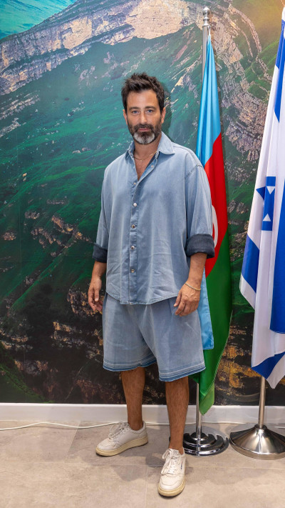 יהודה לוי בשגרירות אזרבייג'ן (צילום: עידו נחליאלי)