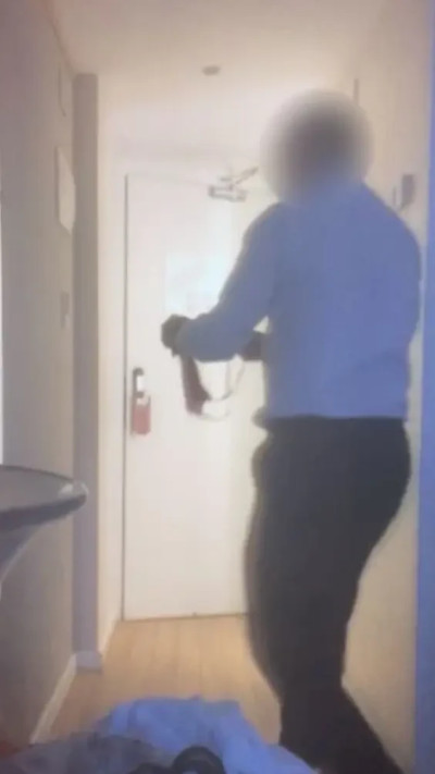 גנה את תחתוניה מחדר המלון (צילום: רשתות חברתיות)