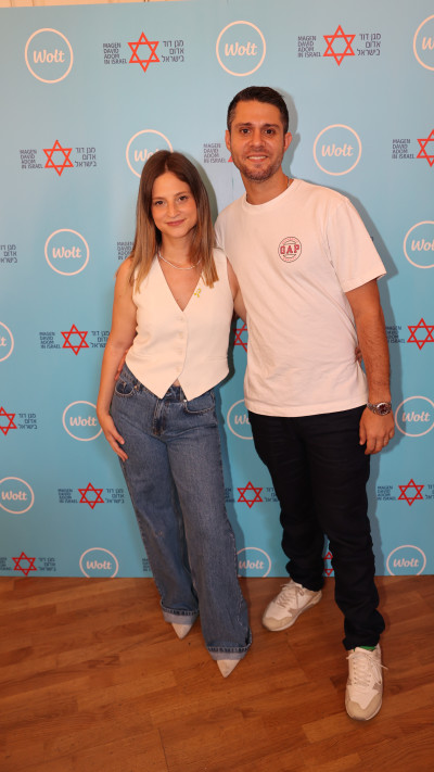 רוני שינקמן ובעלה ברק בן מאיר באירוע של וולט ומד''א (צילום: אור גפן)