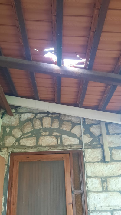 פגיעה ישירה בבית בראש פינה (צילום: שימוש לפי סעיף 27א')