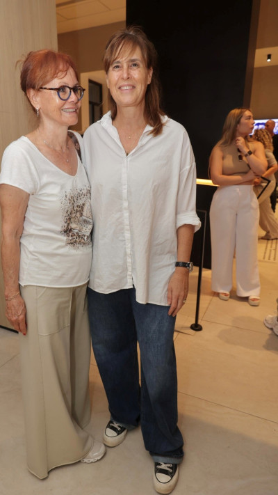 שולה וקארין אקרשטיין&nbsp; (צילום: רפי דלויה)