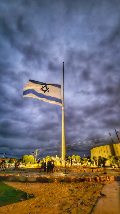 טקס זיכרון בנתיב העשרה (צילום: אמנון זיו)