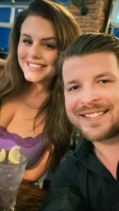 לייסי ודן, זוג שמקיים מסיבת חילופי זוגות