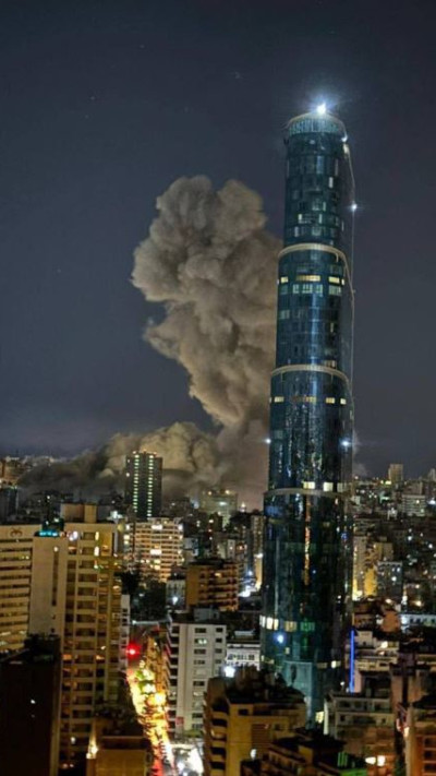 תקיפת מבנה בן שמונה קומות בביירות (צילום: רשתות ערביות, שימוש לפי סעיף 27 א')