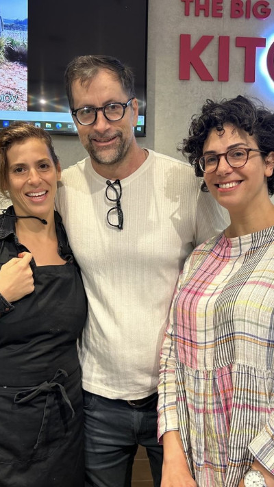 שיר הלפרן אורי זיקרי ושיראל ברגר (צילום: אמילי ויסמן)