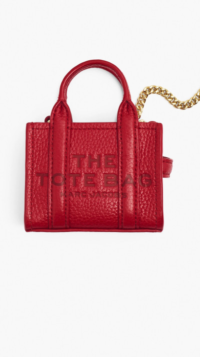 צ'ארם לתיק של MARC JACOBS להשיג בפקטורי54. מחיר מומלץ: 749 שקלים (צילום: באדיבות המותג)