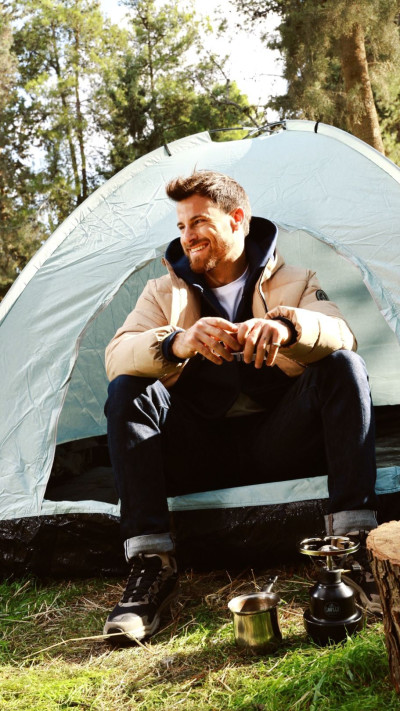 יפתח רמון בצילומי הקמפיין של סקצ'רס (צילום: אור דנון)