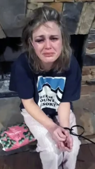 מורגן מצר, הוכתה ונקשרה בביתה 